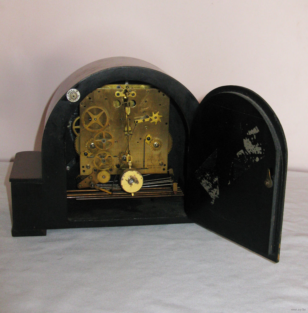 Английские часы с потайной дверцей