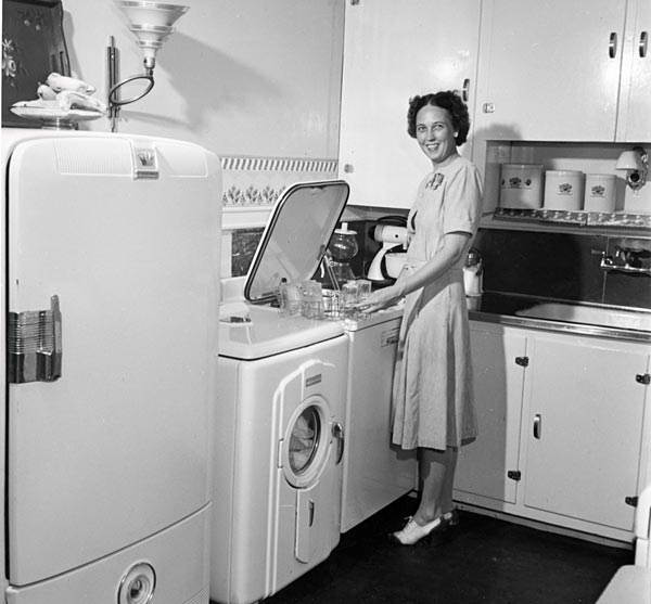 Компактная кухня 1969 год под влиянием космических технологий